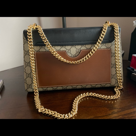 Gucci purse / carried only a week - Picture 4 of 8